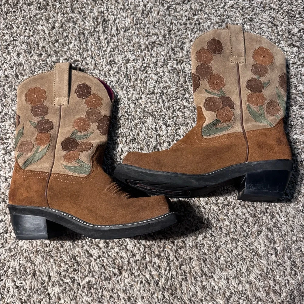 Ariat Tan Floral Embroidered Western Boots - Picture 5 of 10